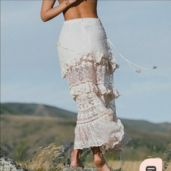 Le Gauze Lace Tiered Skirt *Medium* - Picture 2 of 12